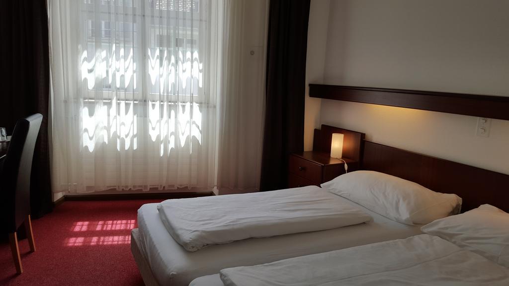 Spalenbrunnen Hotel & Restaurant Basel City Center Bagian luar foto