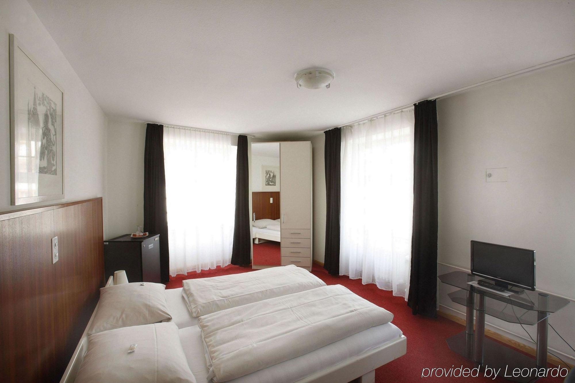 Spalenbrunnen Hotel & Restaurant Basel City Center Bagian luar foto